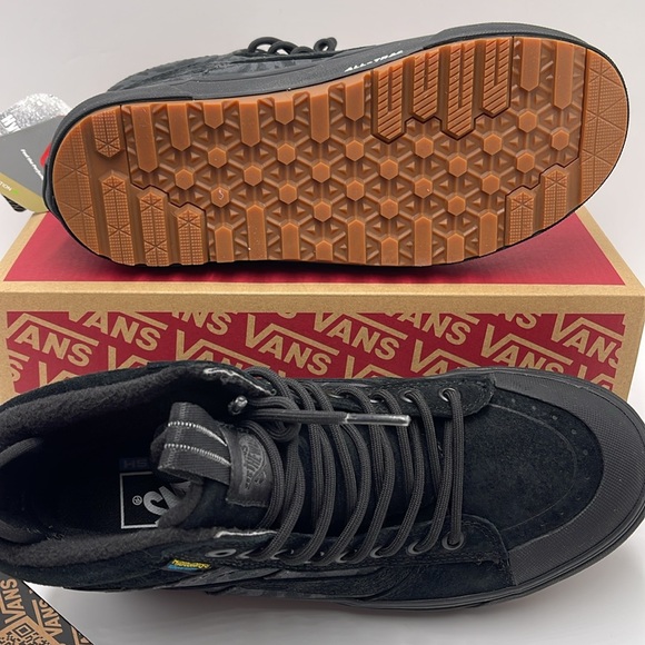 Vans WMNS Sk8-Hi Mte-2 Camo Mono Black
VN0A5HZZJKY
Boots Winter Sneakers - Picture 3 of 16